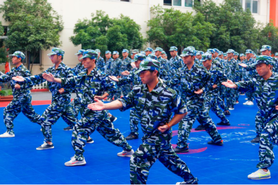 杭州新东方烹饪学校2019年秋季军训汇演隆重举行