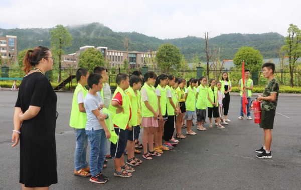 巴中经开区消防大队组织开展主题夏令营活动