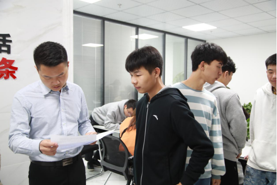 长沙新华：毕业即就业 新华学子赴企业上岗就业