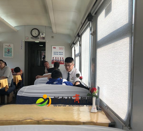 “熊孩子”赌气离家出走  列车长热心助其回家