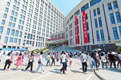 河南省2020年国有企业招聘高校毕业生专场举办 国企增岗位 “饭碗”送学子