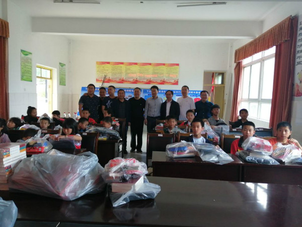 广元市社保局：“六一”慰问剑阁县东宝小学留守儿童
