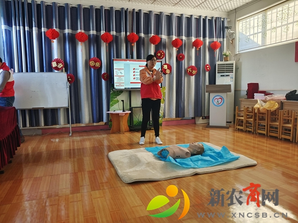 平度市仁兆镇中心幼儿园开展“急救常识”培训1.jpg