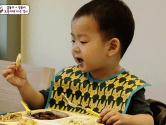 当吃货遇到美食 这表情一点都不浮夸