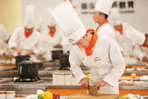 想学厨师必须去学校学么_厨师短期培训班哪里有_陕西新东方学厨师
