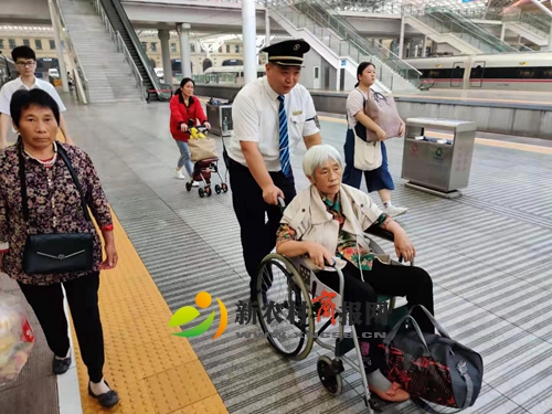 K70次列车：人间处处是真情  