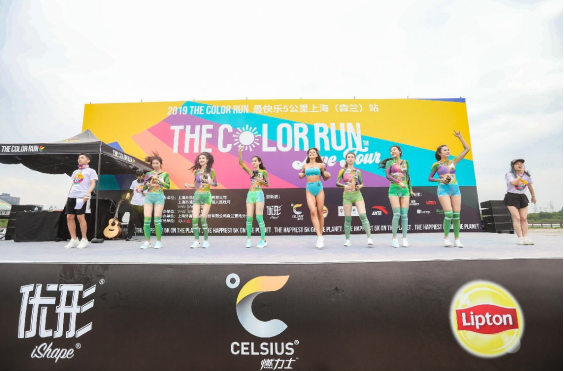嗨翻The Color Run 人体彩绘诠释“快乐理想主义”—“越优形，越放肆”