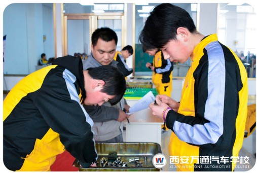 技术万通|技能争霸赛激烈进行 参赛学子从容应对