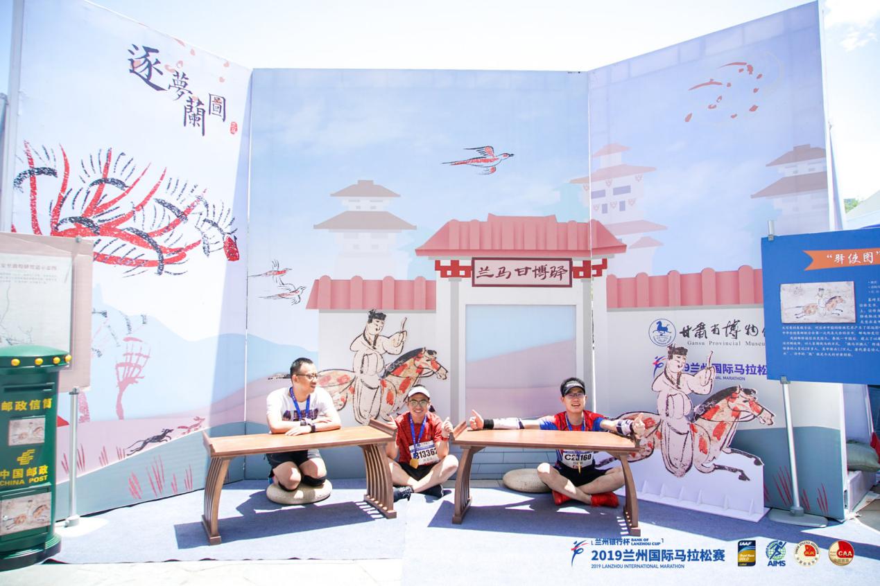 黄河，奔腾不息；兰马，奔跑不停。