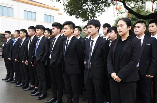 毕业季 | 愿你出走半生 归来仍是少年