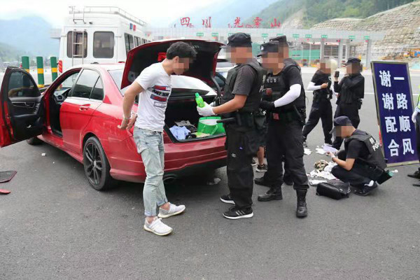 巴中市恩阳区公安分局开展合成作战成功查处一起外籍流窜吸毒案