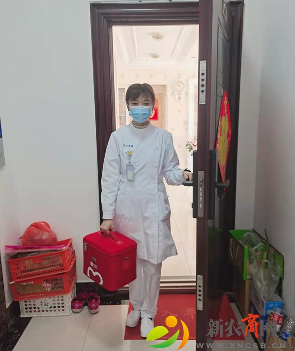 刘媛护士到达患者家里.jpg