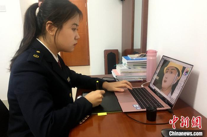 “95后”动车女司机学员手绘成长历程 记录工作瞬间