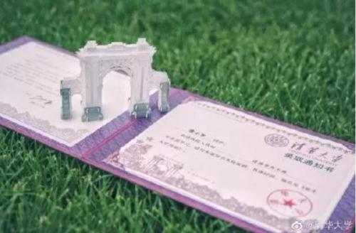十余位老教授毛笔手写4500份录取通知书 网友：感动