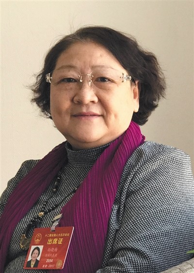 多位代表委员提议二孩家庭补贴：起码应该够奶粉钱