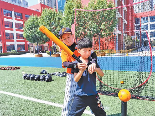 线上报名、预约报名、错时报名 郑州小学报名现场“静悄悄”