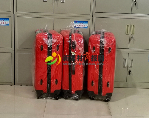 火红的拉杆箱 拉出奋进求学路——助力学子白沙河街道在行动