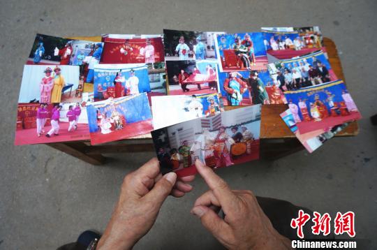 88岁老人盼捐毕生戏服：继续为群众文化生活服务