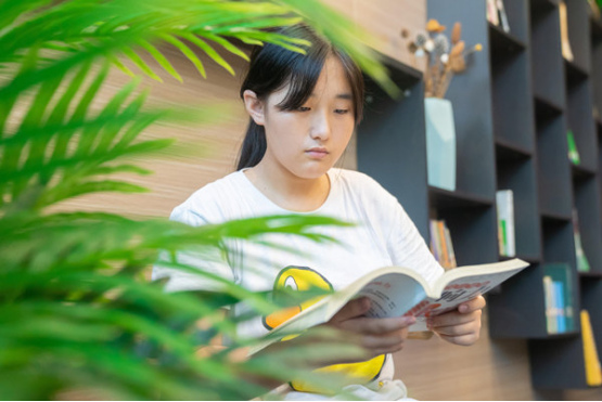 重庆新华：【新生故事】16岁女生学什么 选对专业很重要