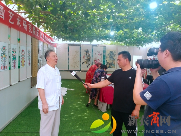 青岛牡丹书画艺术研究院庆祝建党100周年书画巡展在平度仁兆庄户学院开展3.jpg