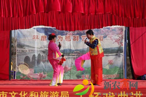 平度市仁兆镇送戏下乡助推新时代文明实践1.jpg