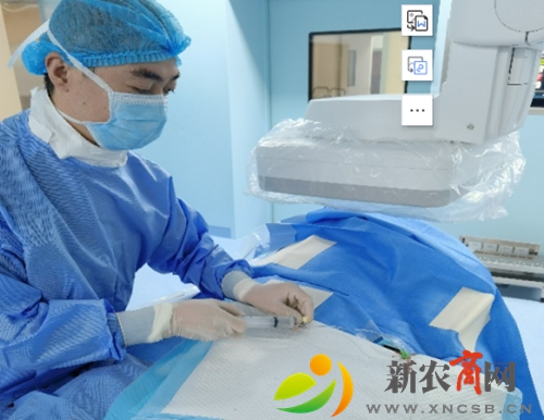 术中进行桡动脉穿刺置管，1次穿刺成功，并成功置入动脉鞘，如下图：.jpg