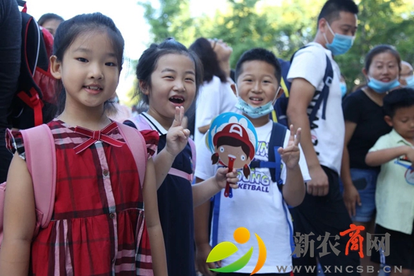 梦想从这里起航——平度开发区小学一年级新生入学了2.jpg