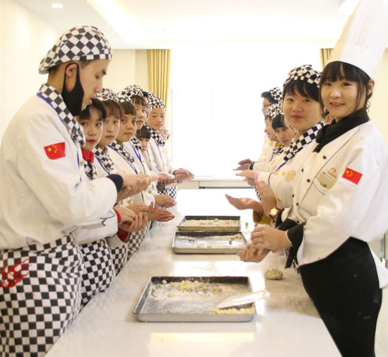 青海新东方烹饪：【元宵节】青海新东方请大家闹元宵吃汤圆啦~~