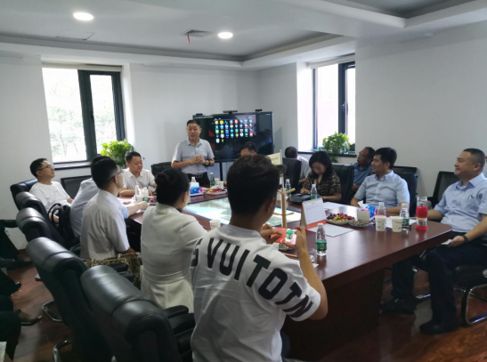 元培商学院（北大博雅）同学会代表团实地走访中联通服