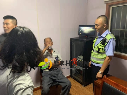 路遇迷路老人 胶州交警帮其找到家人