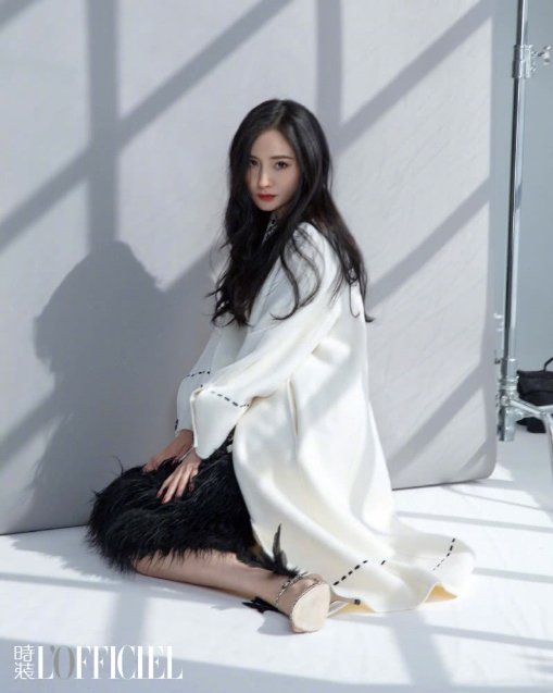 杨幂解锁《时装LOFFICIEL》中法美新刊封面，兰瑟联手时装见证酷飒表现