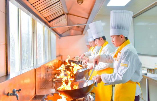山东新东方：2020年我想学厨师，长期和短期有什么区别？