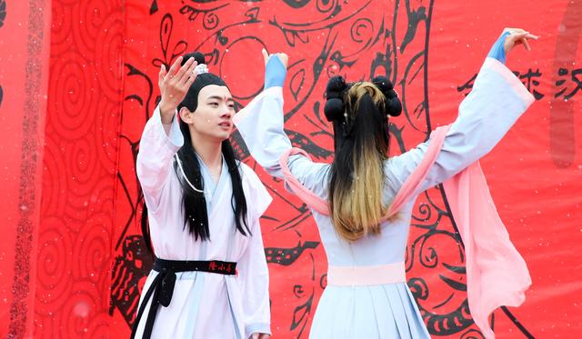 99对新人仙女山举办雪地汉式集体婚礼 ＂武隆七仙女＂上演汉服国风大赏