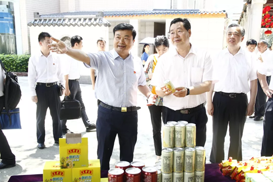 广药集团李楚源陪同国务院扶贫办副主任开展调研工作