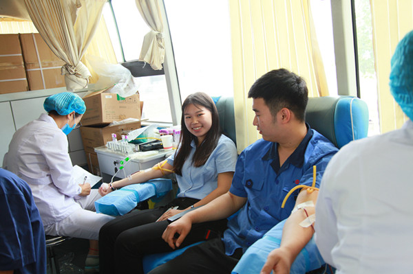 奥润顺达的这帮年轻人，他们以这种方式为党庆生！