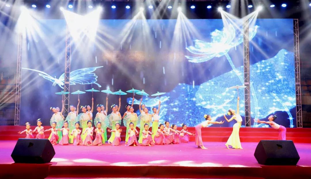  “新韵古镇悦动葛沽”群众联欢会 荣程集团捐218万支持公益