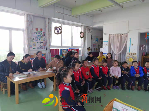 明村镇中心幼儿园开展了公开课展示培训活动