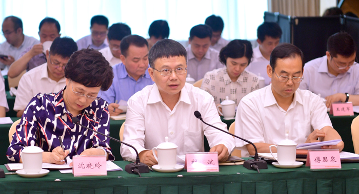 彭清华主持召开农民工工作专题会议