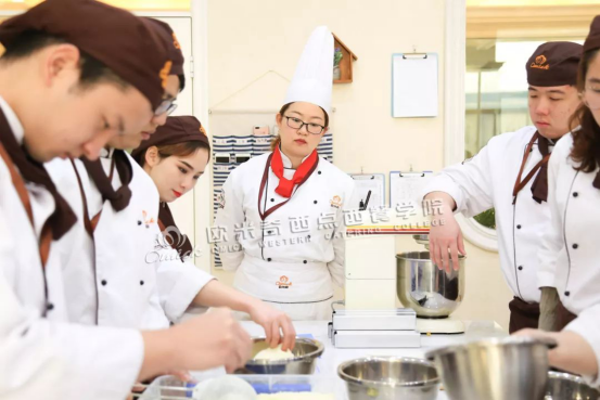 就业学子丨杨荣：在哪里都发光的年轻店长