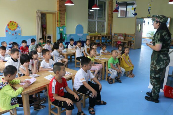 巴中经开区消防筹备组深入学校开展“开学第一课”