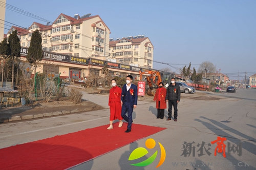 “疫”场婚礼两地祝福，喜事新办文明岛城