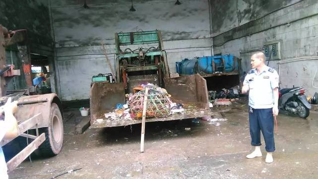 两只鸡被城管扣押后死了 当事人：活要见鸡，死要见尸