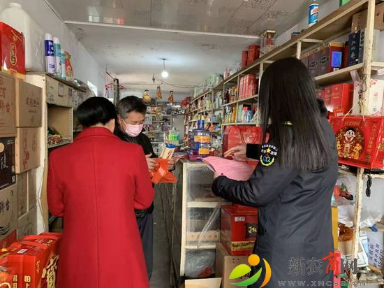 网格员工作在防控一线1.jpg