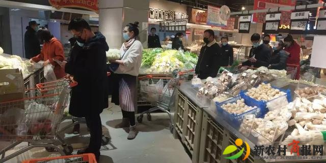 阳光城阳党旗飘扬 众志成城坚决打赢