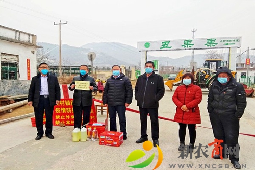 曲阜市吴村镇乡村振兴服务队爱心捐赠众志成城抗疫情