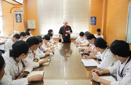 江苏新东方烹饪学校：2019年学厨师创业怎么样？