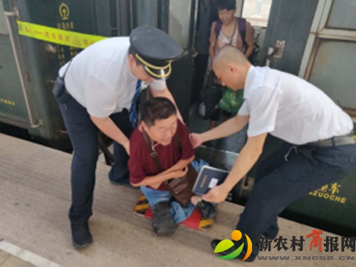 K68次列车：用心服务悉心照顾重点旅客（图）