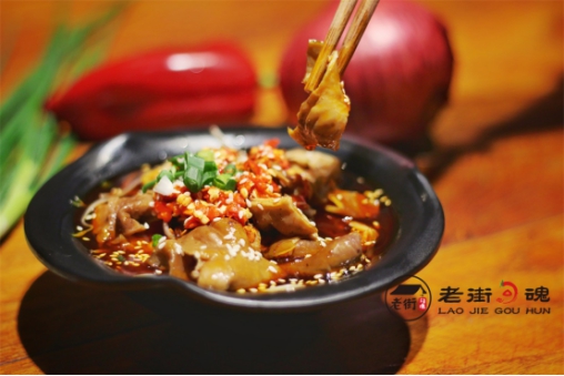 老街勾魂串串香店投资，味道很巴适，牛肉更霸道