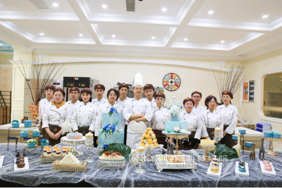 为什么那么多人学烘焙选择南京欧米奇