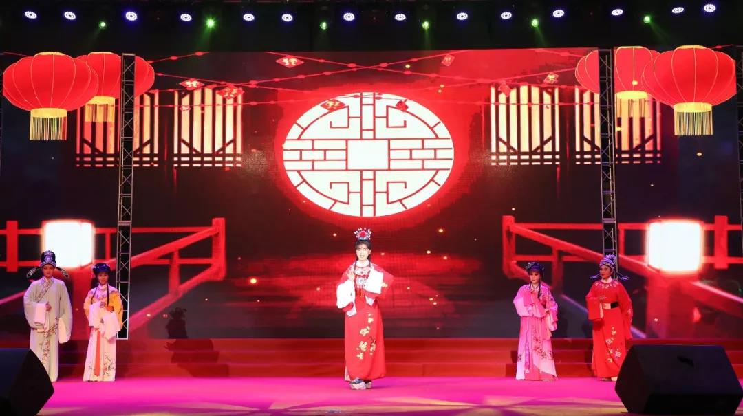  “新韵古镇悦动葛沽”群众联欢会 荣程集团捐218万支持公益